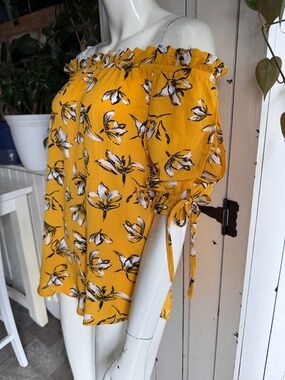 Suzy Shier Yellow Floral Off-Shoulder Tie open Sleeve Top NWOT